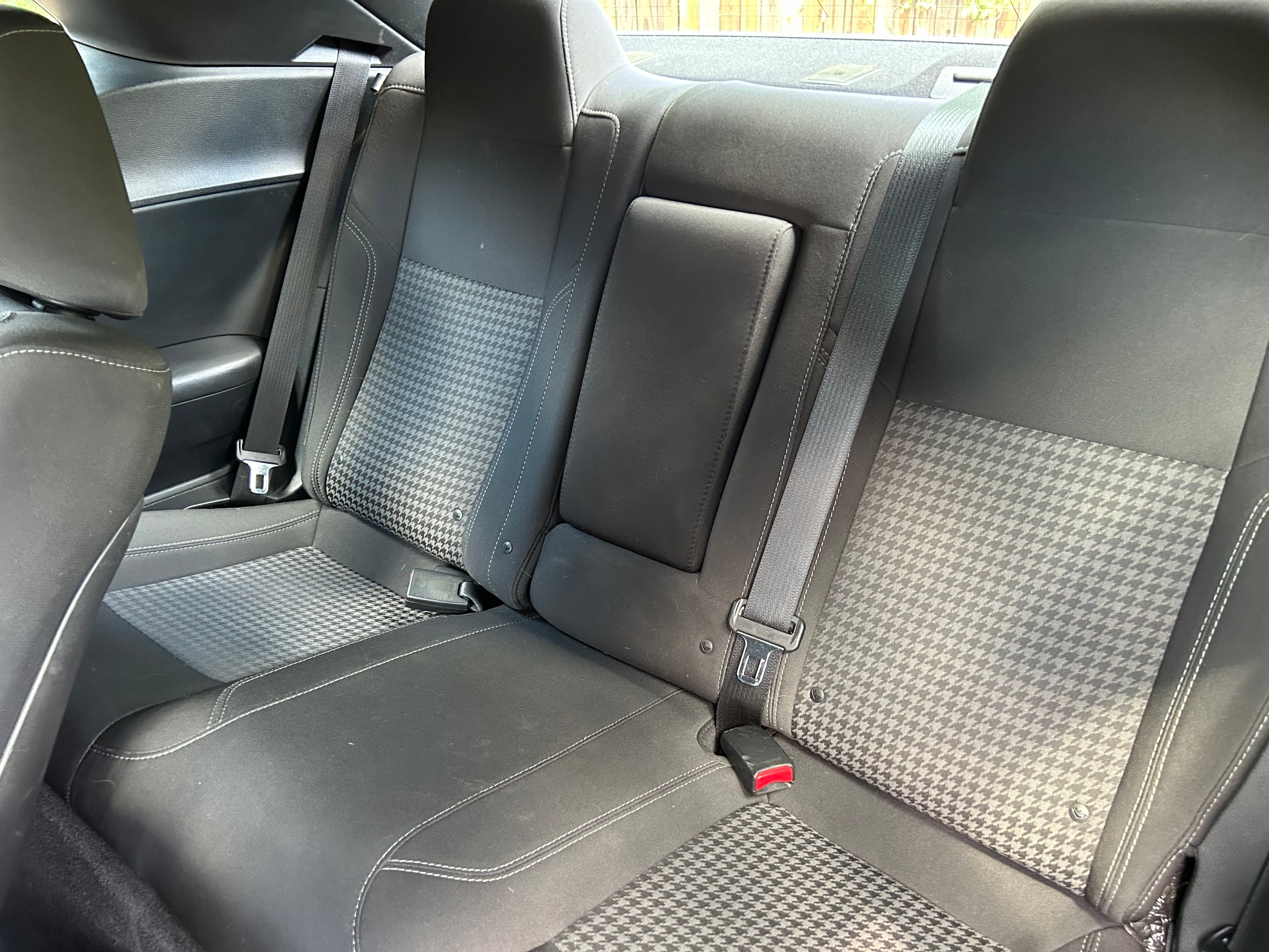 Used 2018 Dodge Challenger SXT RWD image 9
