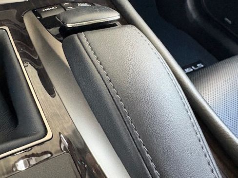 Used 2013 Lexus LS 460 w/ Comfort Pkg RWD image 18