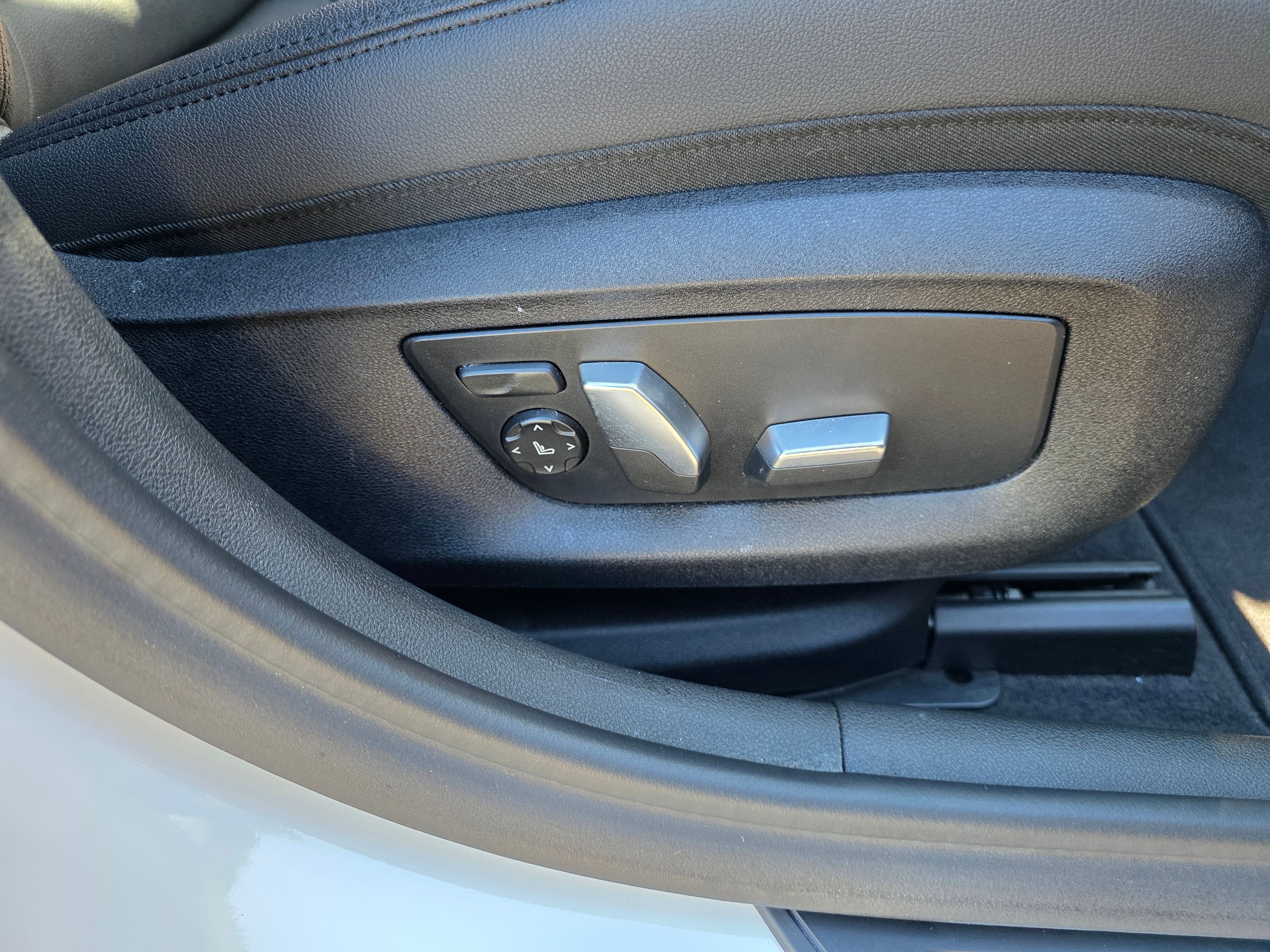 Used 2019 BMW 530i w/ Convenience Package RWD image 29