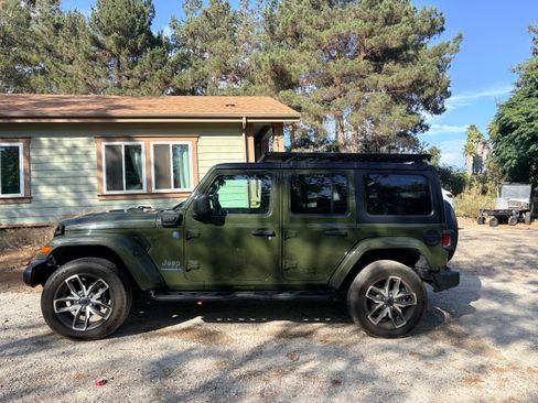 Used 2024 Jeep Wrangler Unlimited AWD/4WD image 21
