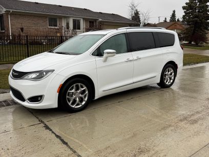 Used 2017 Chrysler Pacifica Limited