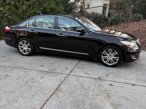 Used 2010 Hyundai Genesis 4.6 image 2