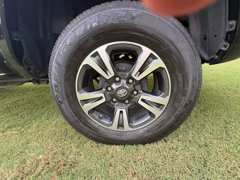 Used 2018 Toyota Tacoma TRD Sport RWD image 18