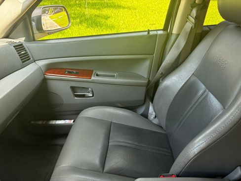 Used 2005 Jeep Grand Cherokee Limited RWD image 10