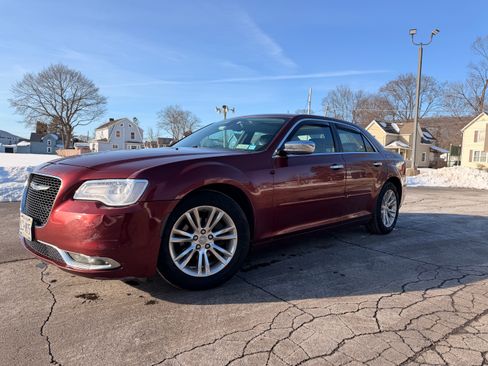 Used 2016 Chrysler 300 C image 2