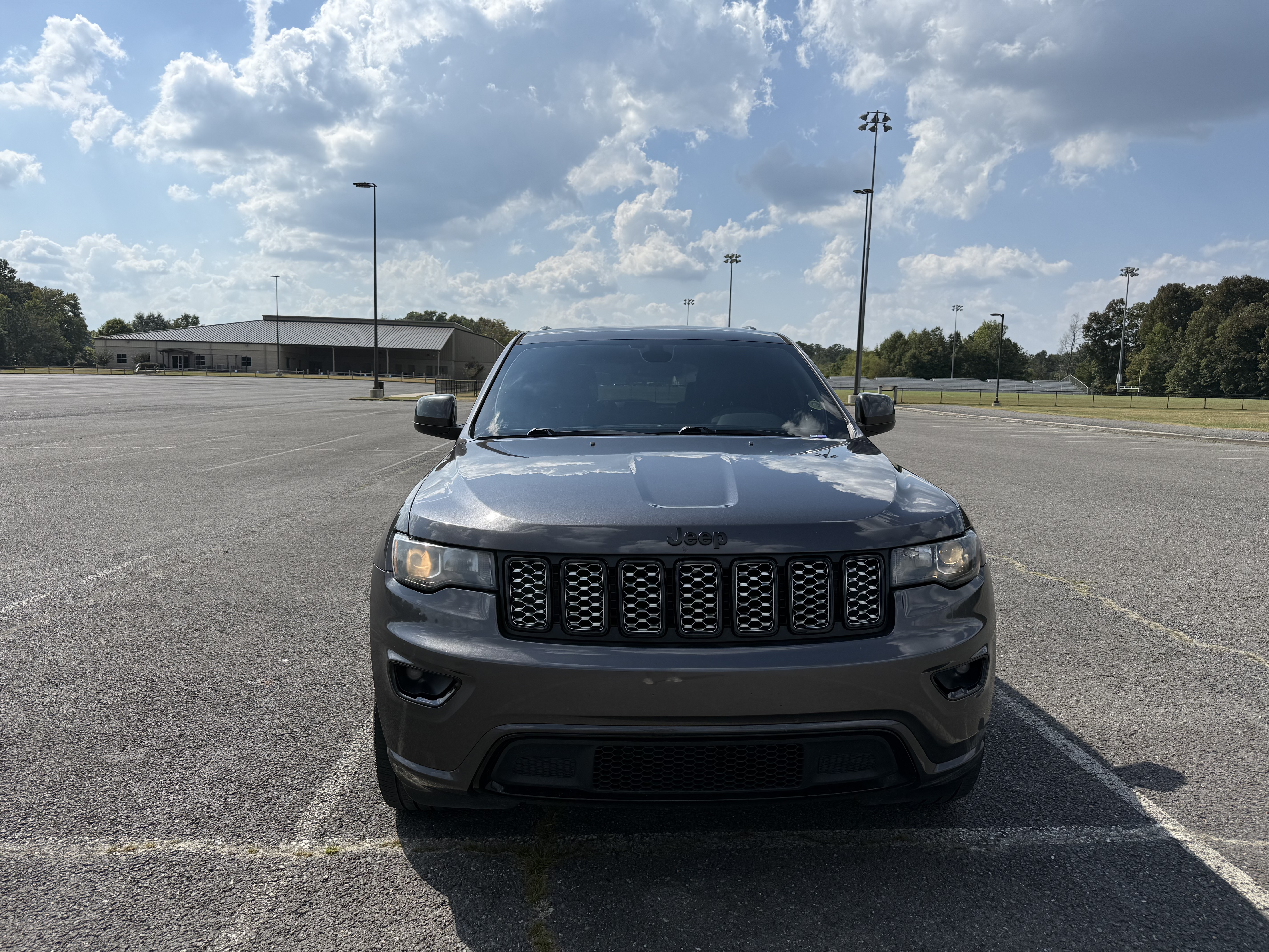 Used 2018 Jeep Grand Cherokee Altitude AWD/4WD image 5