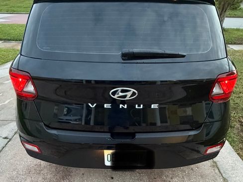 Used 2023 Hyundai Venue SEL image 10