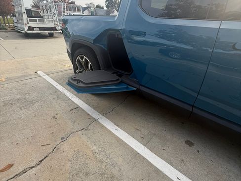 Used 2022 Rivian R1T Launch Edition image 14