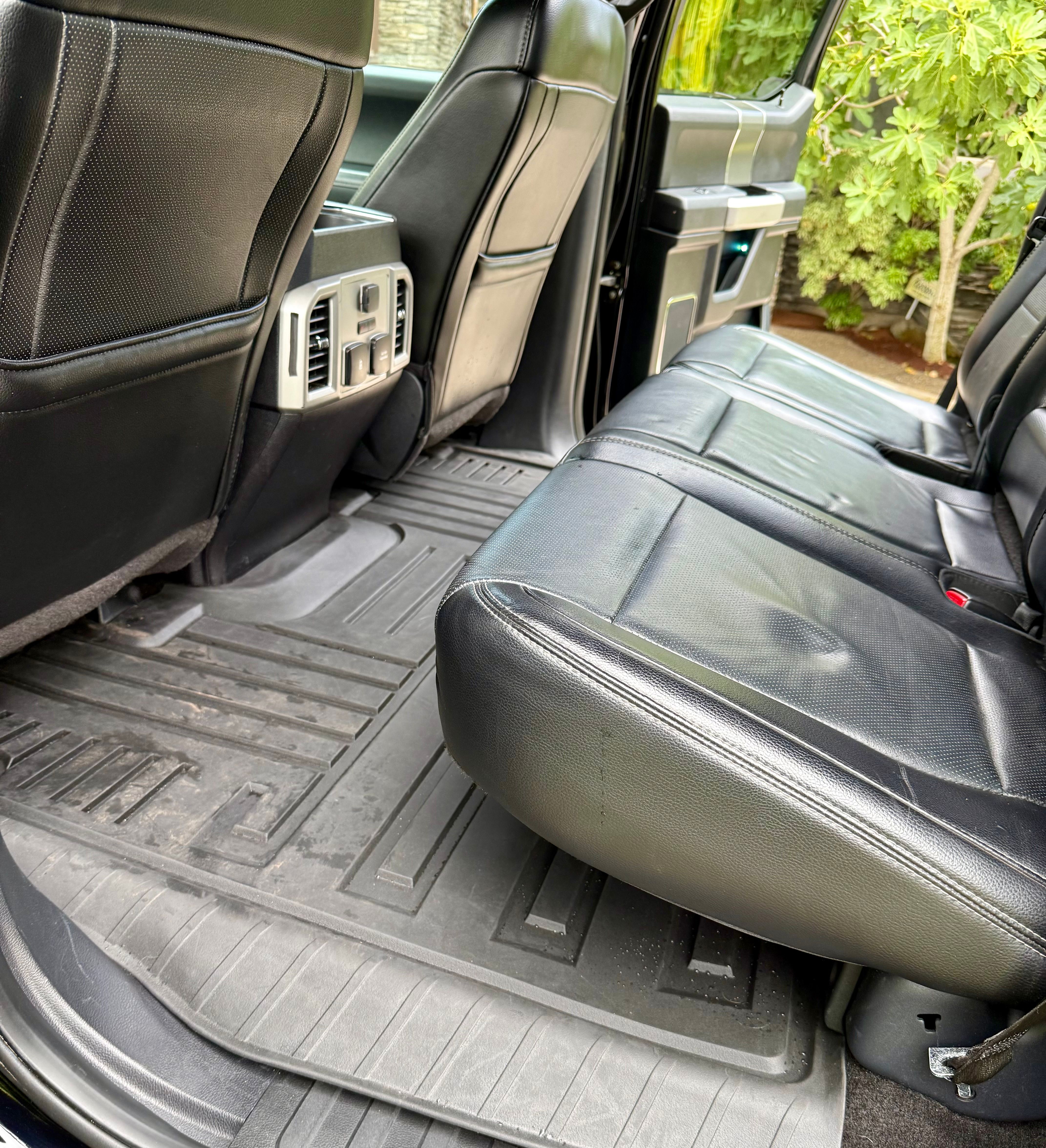Used 2017 Ford F150 Lariat w/ Equipment Group 502A Luxury AWD/4WD image 9