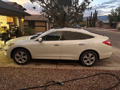 Used 2010 Honda Crosstour EX-L image 2