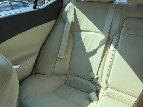 Used 2011 Lexus IS 250 w/ Preferred Accessory Package RWD image 10