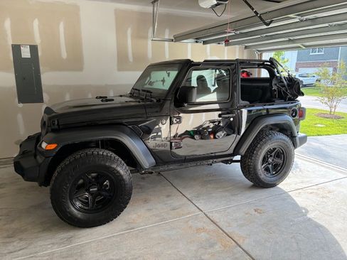 Used 2025 Jeep Wrangler Sport image 2