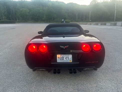 Used 2005 Chevrolet Corvette Convertible w/ Preferred Equipment Group RWD image 8