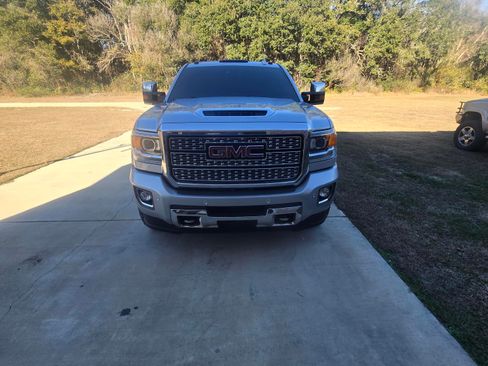 Used 2018 GMC Sierra 3500 Denali w/ Duramax Plus Package image 15