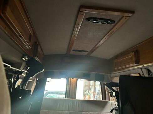 Used 2004 Chevrolet Express 1500 RWD image 8