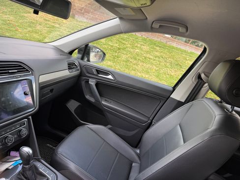 Used 2019 Volkswagen Tiguan SE image 17
