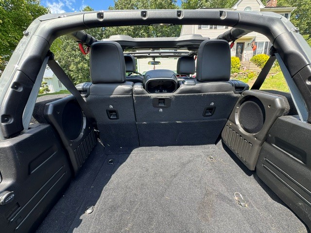 Used 2021 Jeep Wrangler Unlimited Rubicon w/ LED Lighting Group AWD/4WD image 9