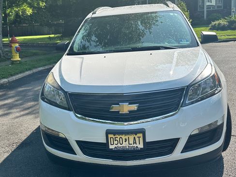 Used 2016 Chevrolet Traverse LS FWD image 4