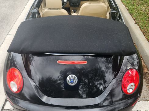 Used 2010 Volkswagen Beetle Convertible image 7