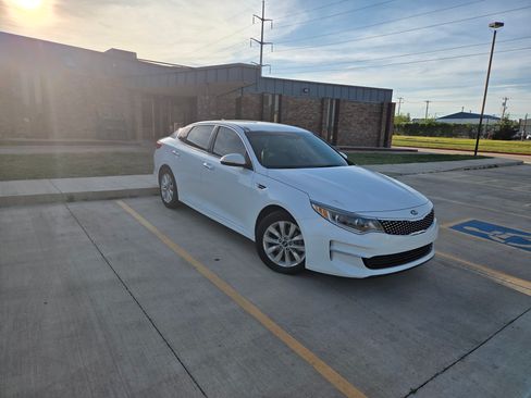 Used 2016 Kia Optima EX image 4