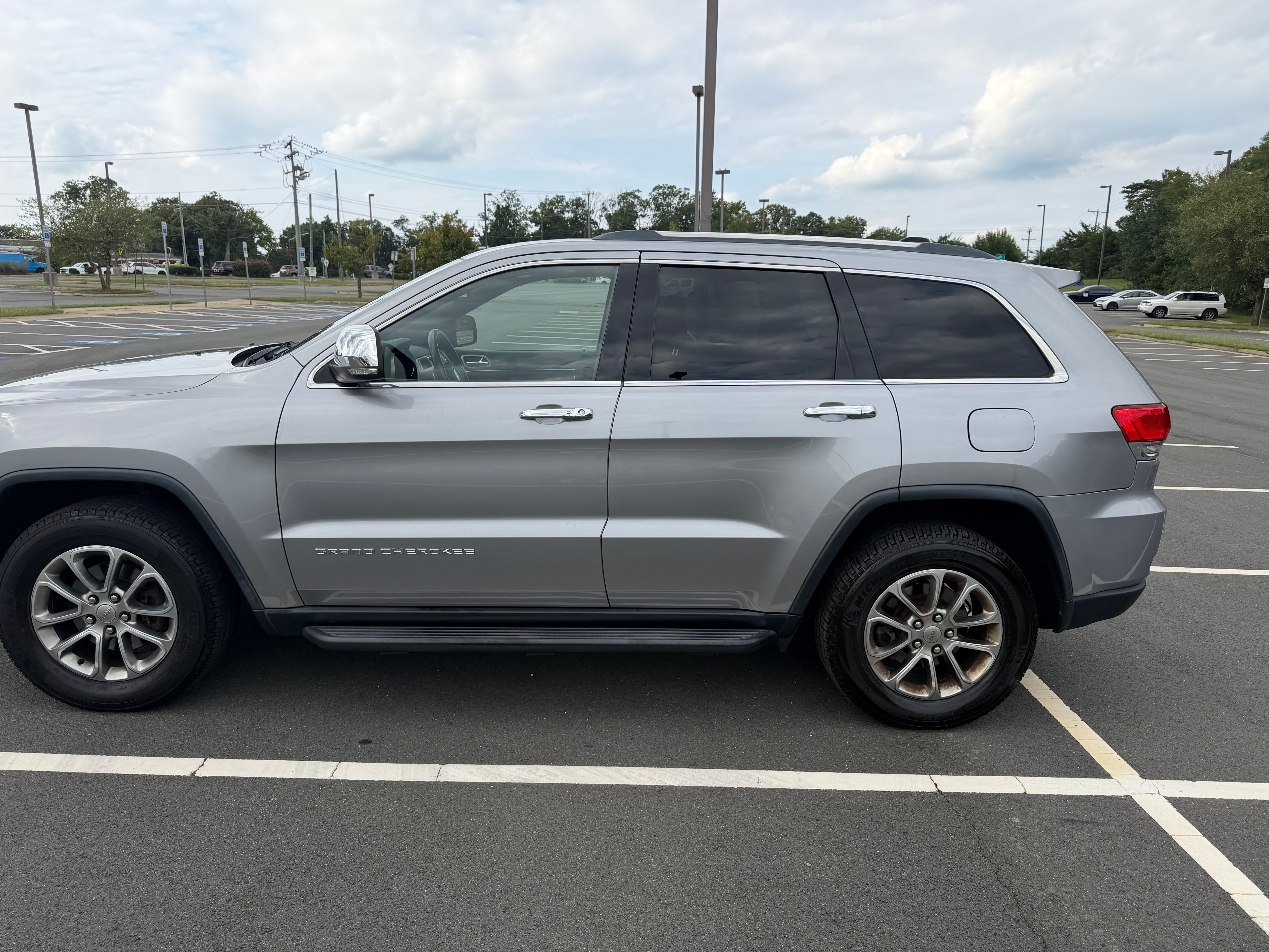 Used 2015 Jeep Grand Cherokee Limited AWD/4WD image 5
