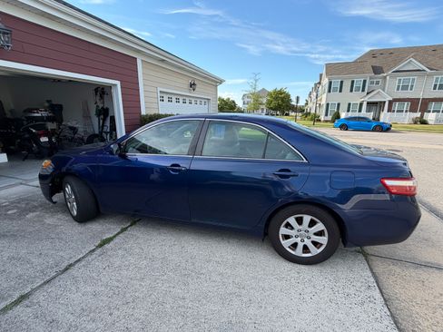 Used 2009 Toyota Camry XLE FWD image 1