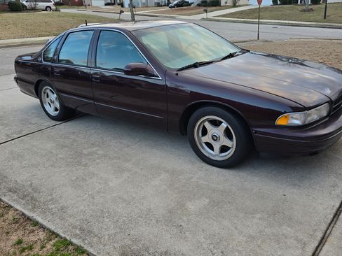 Used 1996 Chevrolet Impala SS RWD image 5