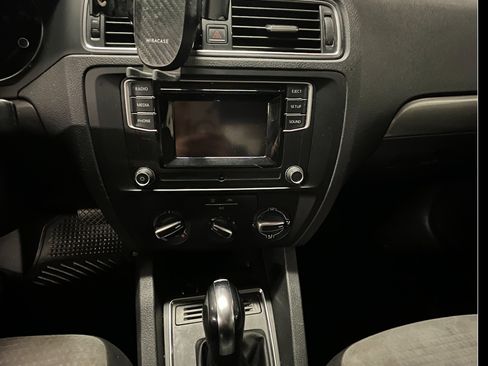 Used 2017 Volkswagen Jetta S image 13