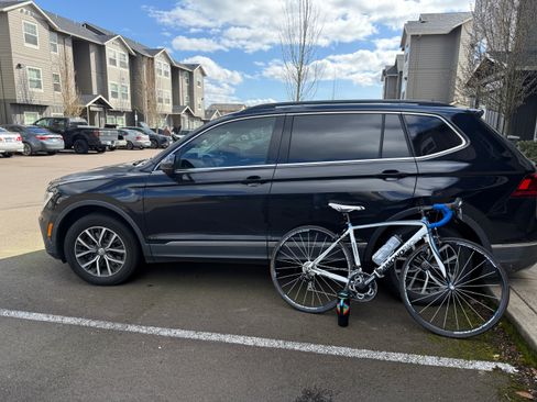 Used 2018 Volkswagen Tiguan SE image 1