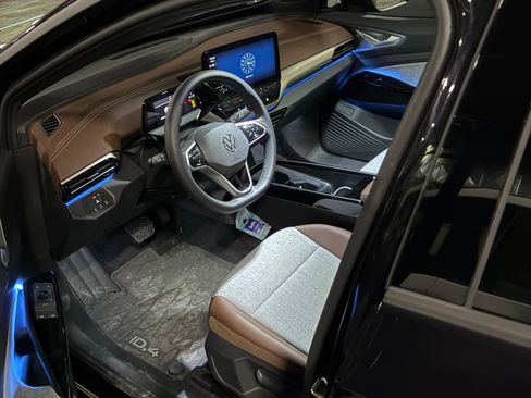 Used 2023 Volkswagen ID.4 Pro image 10