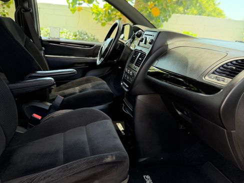 Used 2014 Dodge Grand Caravan SE FWD image 15