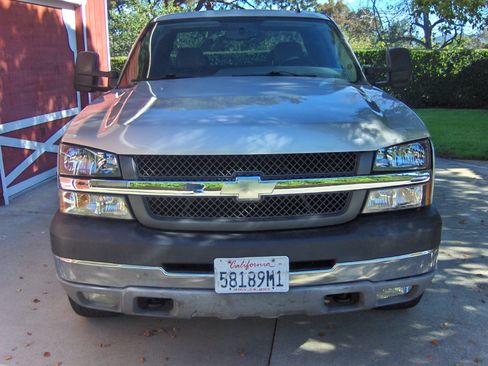 Used 2006 Chevrolet Silverado 2500 LT w/ Heavy-Duty Power Package image 1