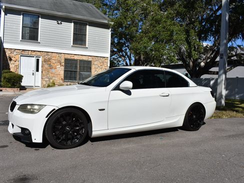 Used 2010 BMW 335i Convertible image 16
