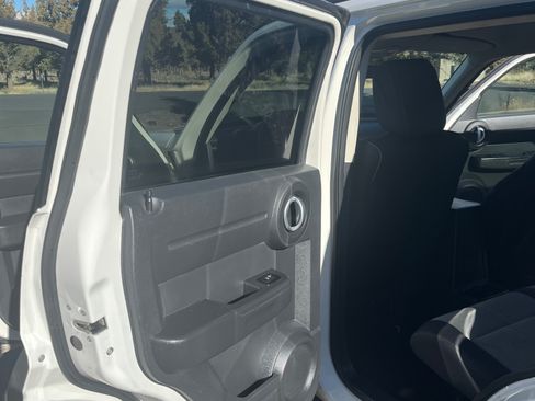 Used 2007 Dodge Nitro SXT image 15