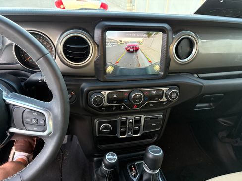 Used 2023 Jeep Gladiator Overland image 11