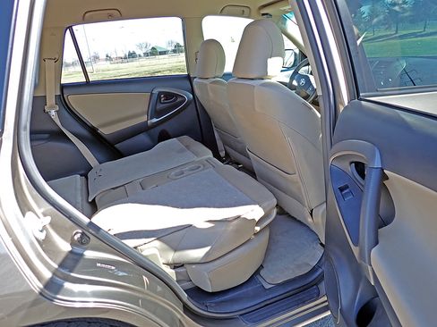 Used 2011 Toyota RAV4 4WD V6 w/ Tow Prep Pkg image 27