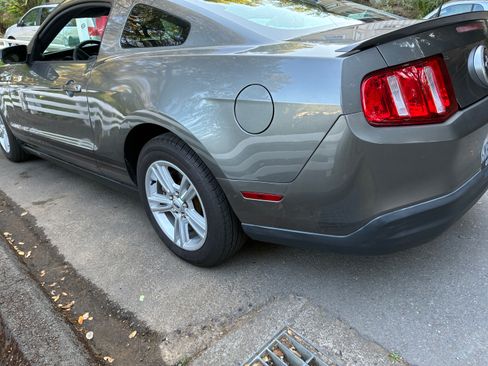 Used 2010 Ford Mustang Coupe image 9