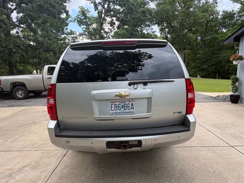 Used 2011 Chevrolet Suburban LT w/ Luxury Package AWD/4WD image 2