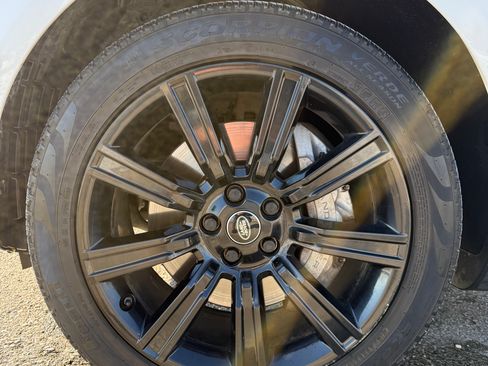 Used 2018 Land Rover Range Rover HSE image 11