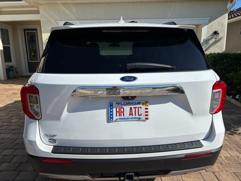 Used 2020 Ford Explorer XLT w/ Equipment Group 202A RWD image 9