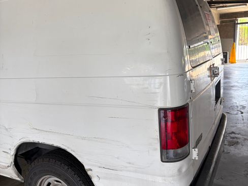 Used 2004 Ford E-150 and Econoline 150 image 4