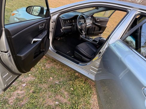 Used 2016 Toyota Camry SE image 4