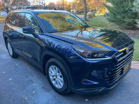 Used 2024 Toyota Grand Highlander AWD image 10