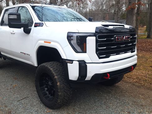 Used 2024 GMC Sierra 2500 AT4 w/ AT4 Premium Plus Package image 2