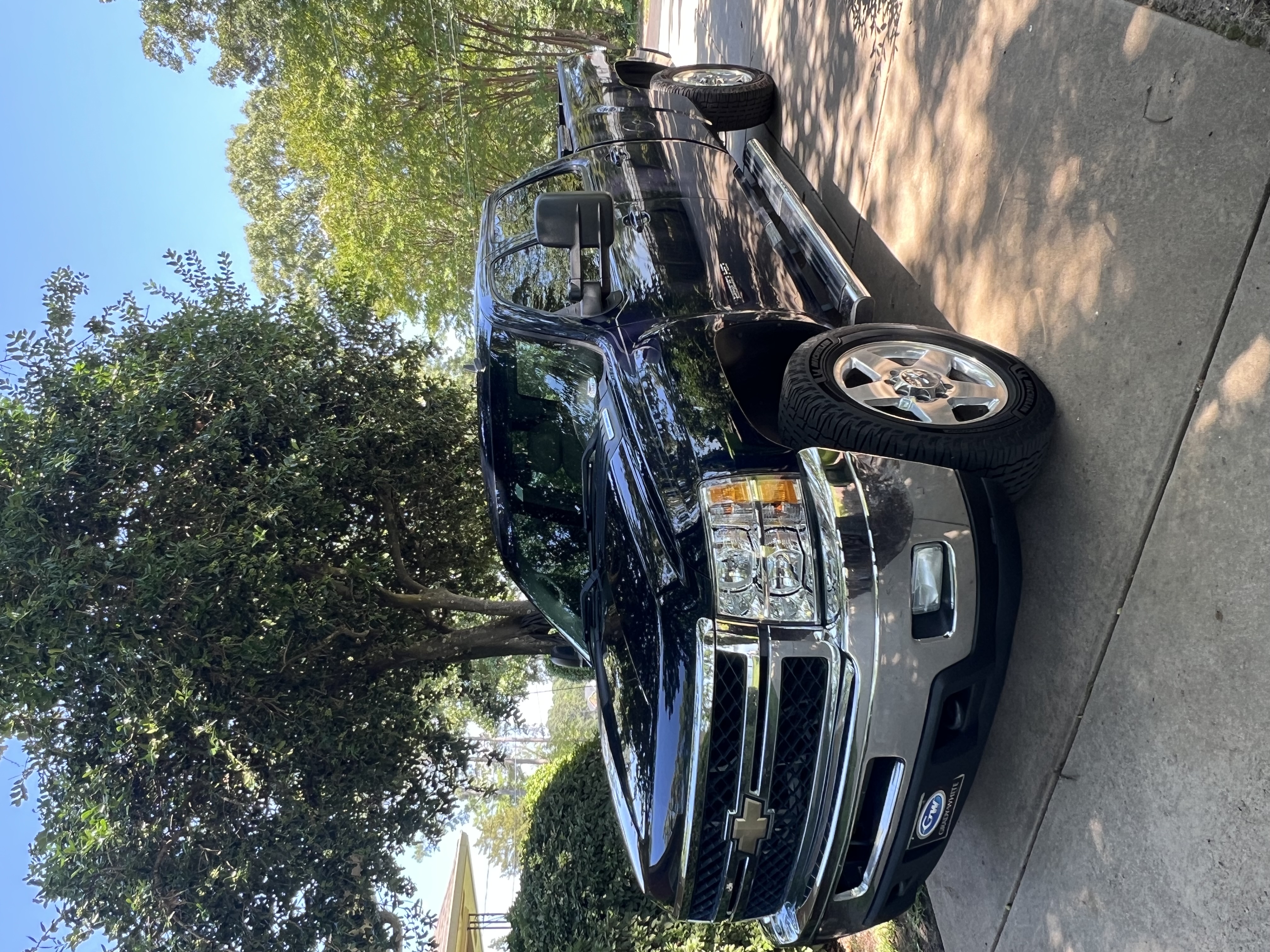 Used 2011 Chevrolet Silverado 2500 LTZ w/ LTZ Plus Package AWD/4WD image 5