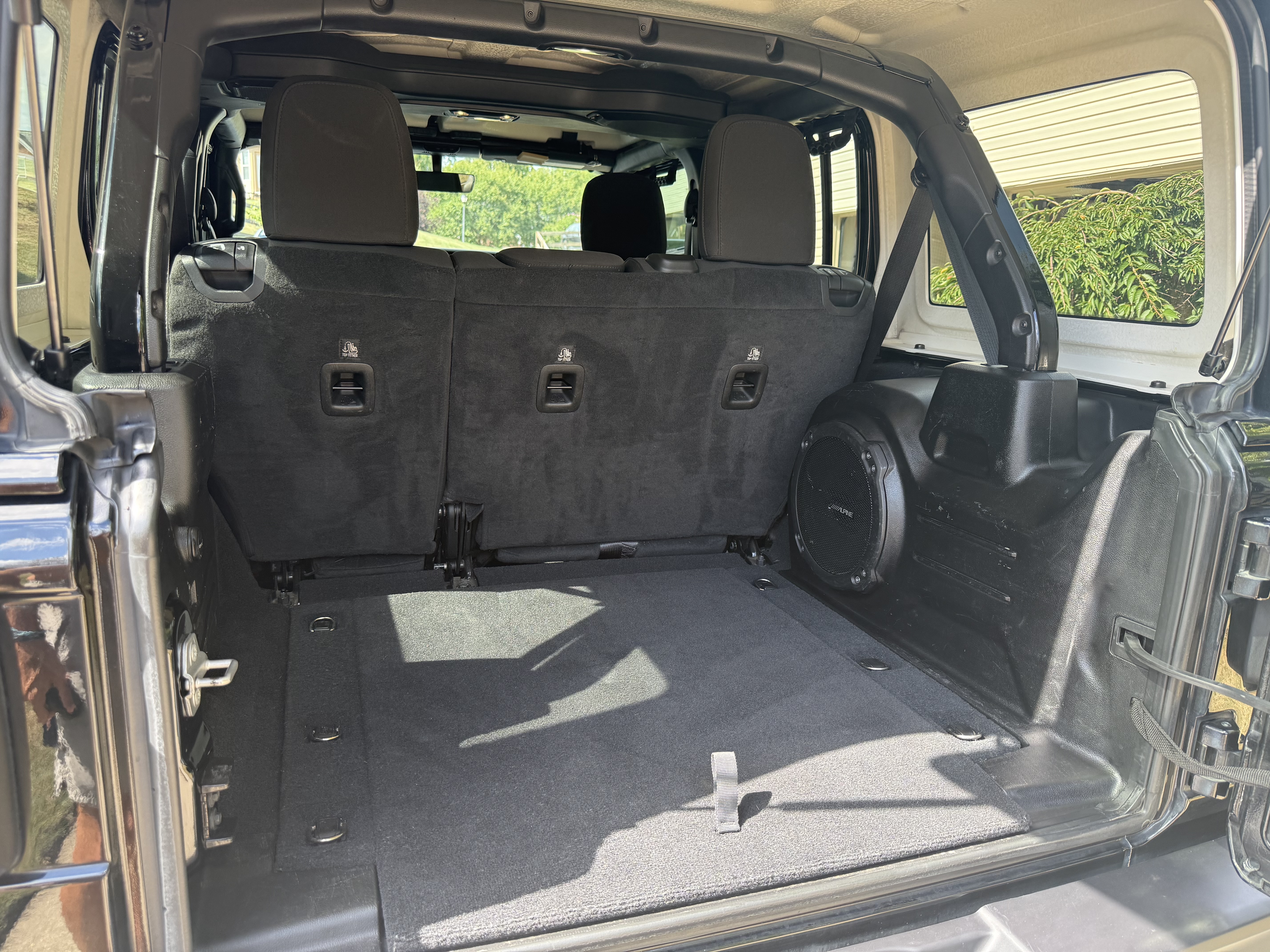 Used 2020 Jeep Wrangler Unlimited Sahara w/ Uconnect 4C Nav & Sound Group AWD/4WD image 9