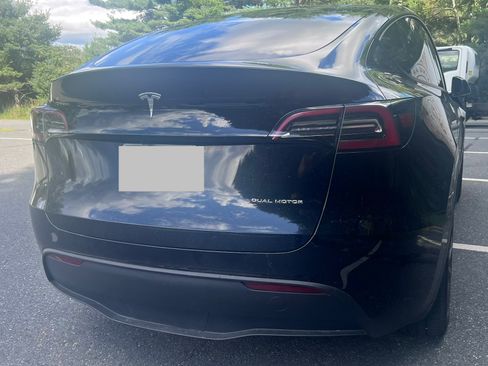 Used 2024 Tesla Model Y Long Range AWD/4WD image 5
