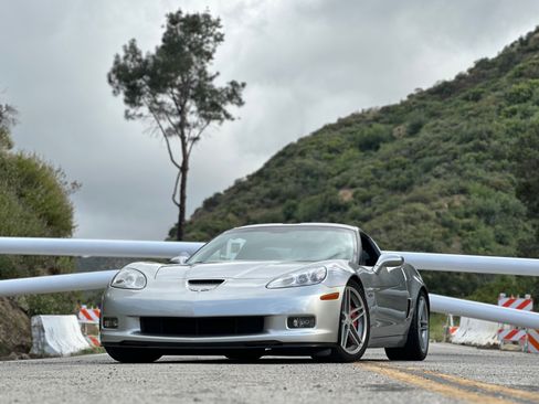 Used 2007 Chevrolet Corvette Z06 w/ Preferred Equipment Group RWD image 2