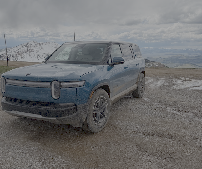 Used 2025 Rivian R1S Adventure Dual AWD/4WD image 2