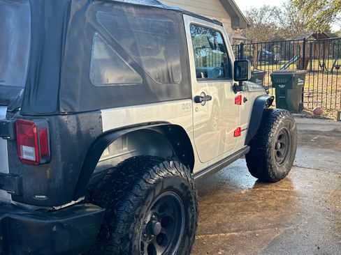 Used 2011 Jeep Wrangler Rubicon w/ PWR Convenience Group image 13